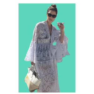 V-nyakú hosszú női ruha